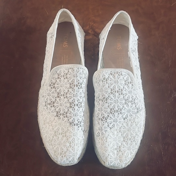 NWOT TOMS Alpargata Floral Lace Slip-on Flats in White Size 7.5 - Picture 5 of 9